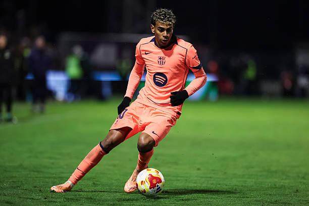 哈维·阿隆索表示：巴塞罗那昨日取胜，因此我们必须赢下更多比赛。我们目前积45分，目标是冲击90分。 展望接下来的赛程，竞争将异常激烈。超级杯的战火即将点燃。 来源：Barça Universal