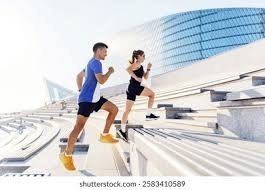 后卫破门后激情亲吻队徽，引球迷共鸣